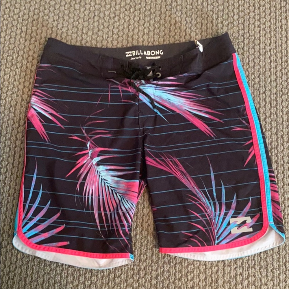 Men’s Billabong swim shorts board shorts size 32